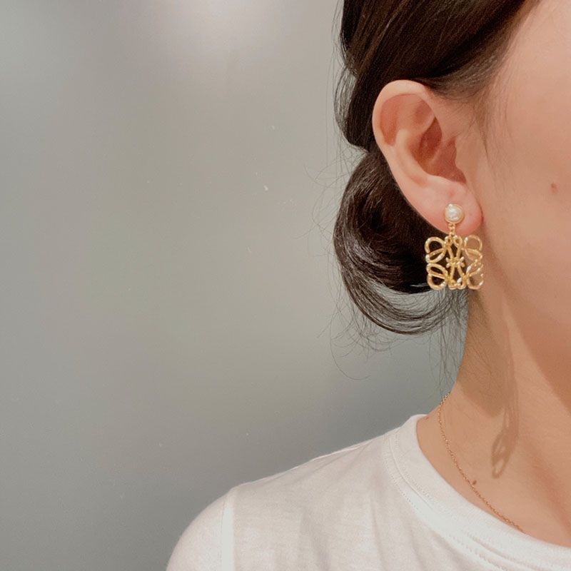 Loewe store gold pearl earrings