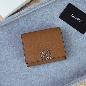 Loewe Small Anagram Vertical Wallet In Pebble Calfskin Brown