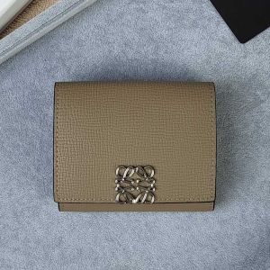 Loewe Small Anagram Vertical Wallet In Pebble Calfskin Khaki