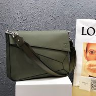 Loewe Puzzle Messenger In Grained Calfskin Green